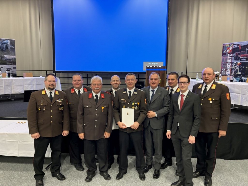 Ehrungen für 25 Jahre verdienstvolle Tätigkeit auf dem Gebiet des Feuerwehr- und Rettungswesens 