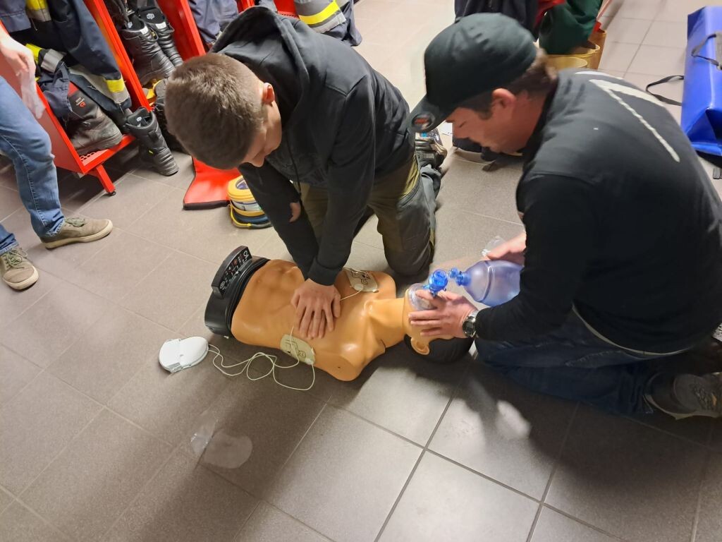 Druckverband, stabile Seitenlage, Reanimation