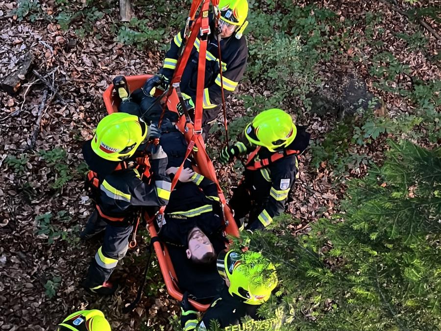 Zugsübungen „Retten aus Höhen und Tiefen“
