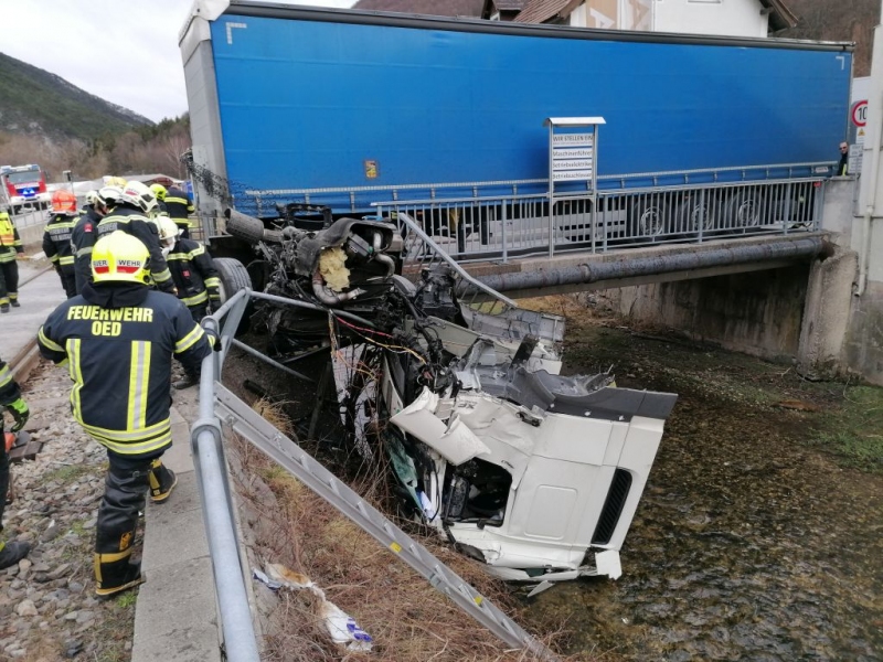 20220225 Lkw gegen Zug Start