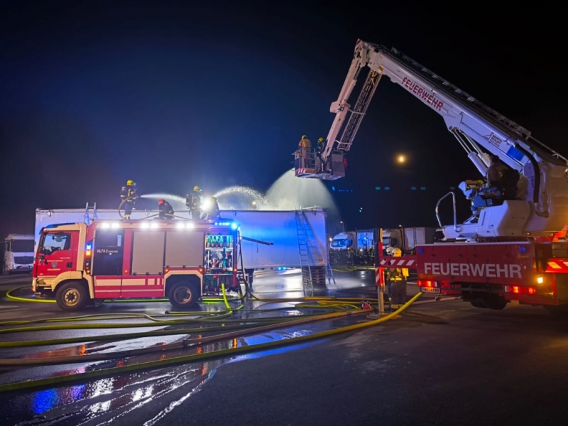 Brand eines Sattelaufliegers in Wöllersdorf 