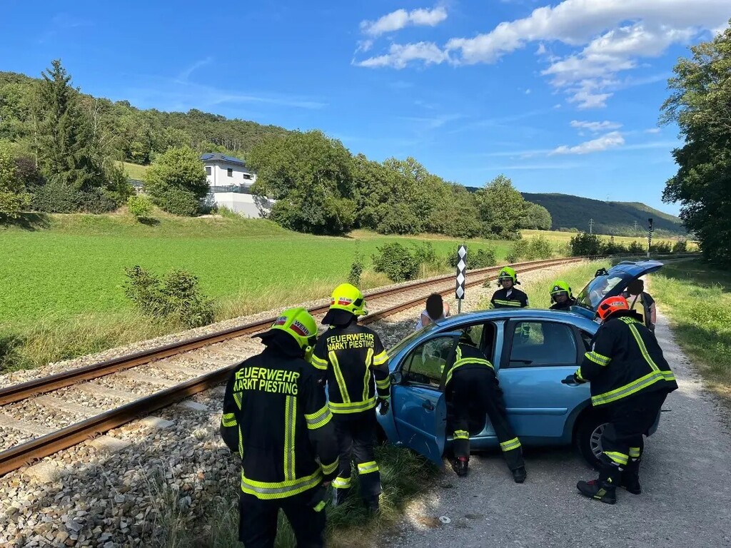 Fahrzeugbergung in Gleisnähe