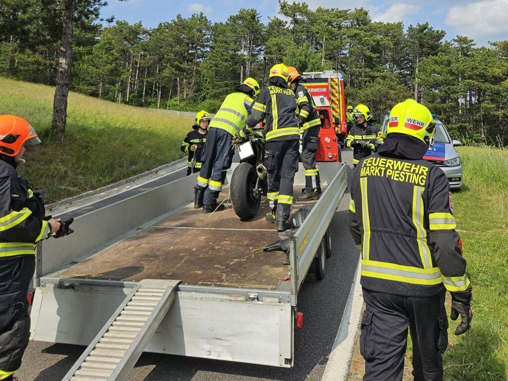 Motorradbergung auf der Hernsteiner Straße