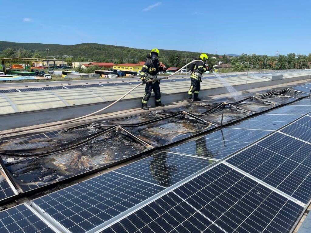 PV-Anlagenbrand auf Gewerbebetrieb in Steinabrückl