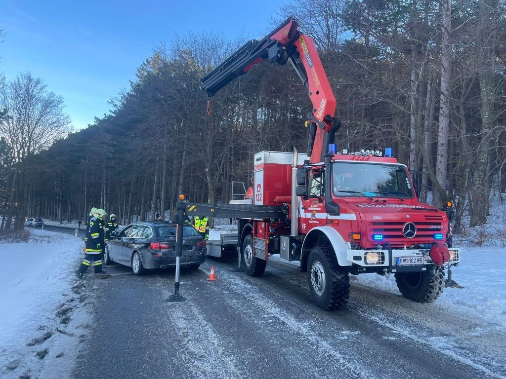 Unterstützung bei Fahrzeugbergung in Dreistetten